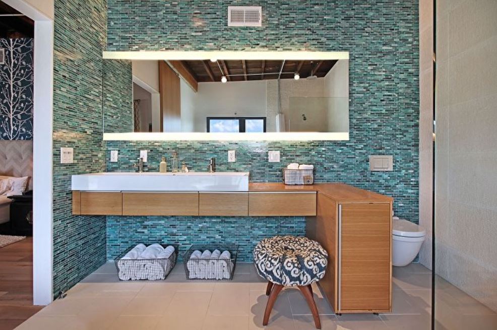 Бирюзовая мозаика в ванной комнате