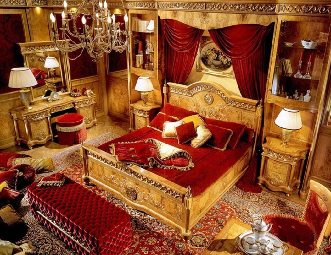 Бордовая спальня в стиле барокко