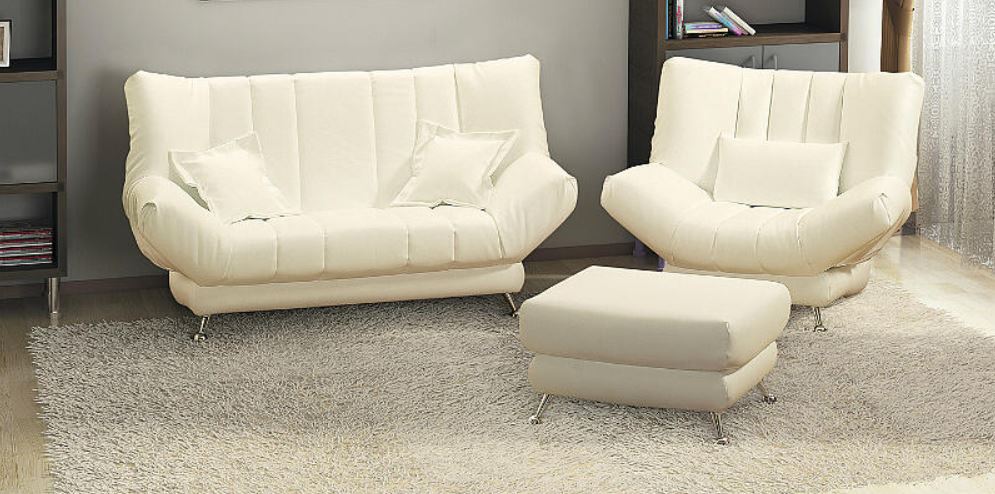 Белый кожаный диван в бежево-серой обстановке 