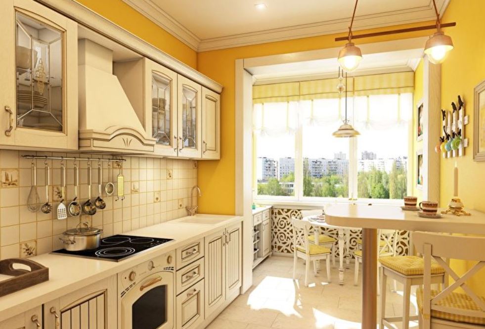 Желтая кухня, наполненная светом