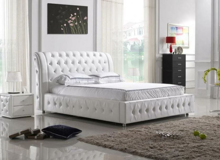 Белая кровать из экокожи