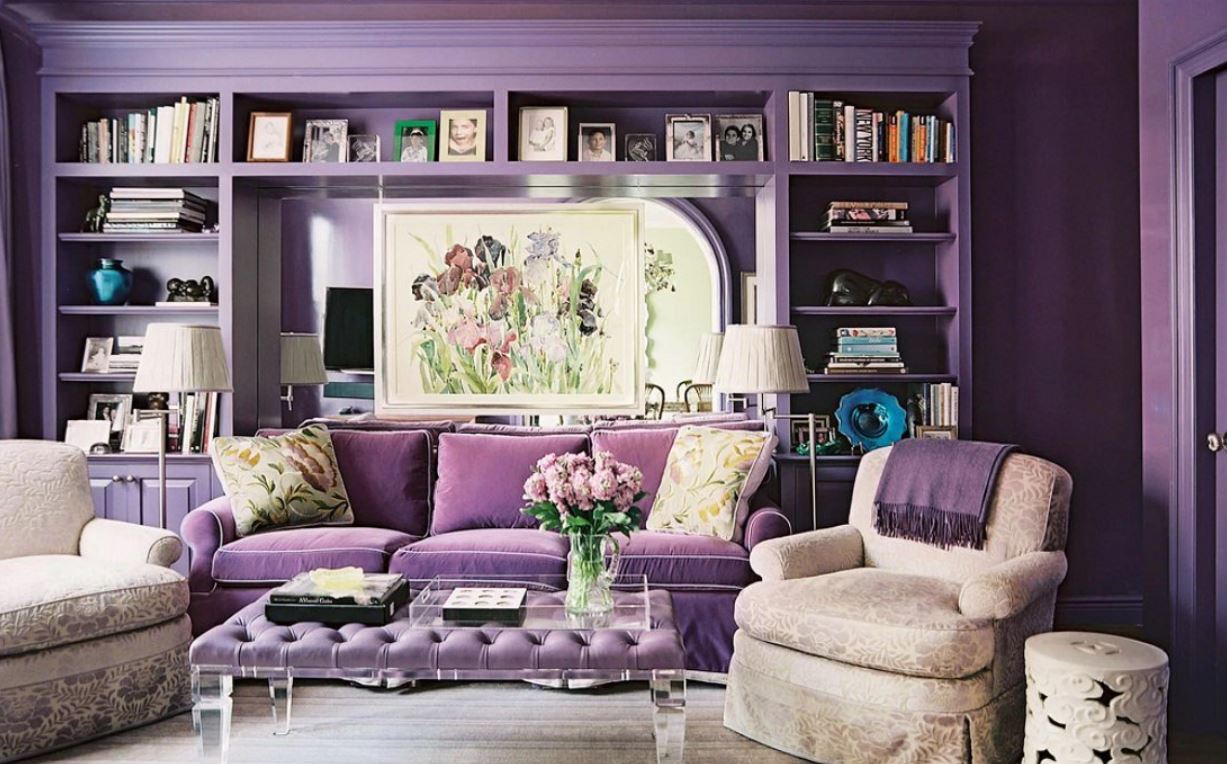 Уютный фиолетовый в гостиной