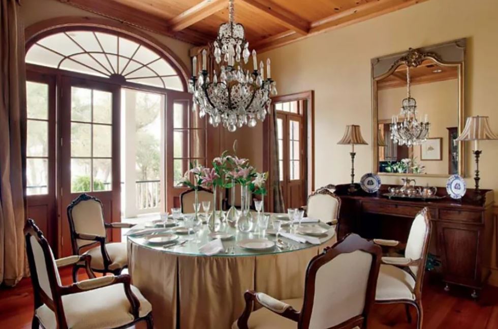 Столовая в колониальном стиле
