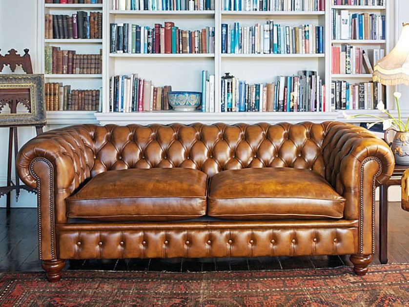 Кожаный «Честерфилд» - диванная классика с мягкими подлокотниками
