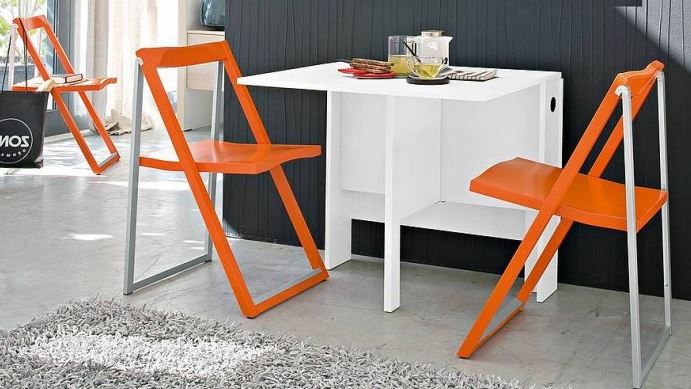 Компактные кухонные стулья для маленькой кухни - фото