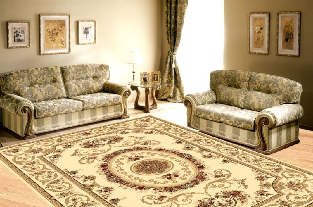 Классический интерьер гостиной с ковром