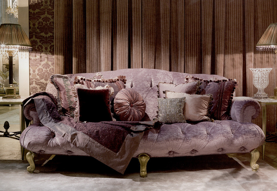 Велюровый диван в стиле прованс