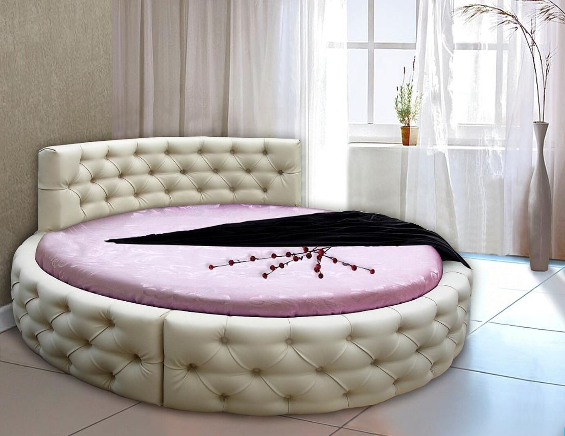 Кровать круглой формы в романтическом стиле
