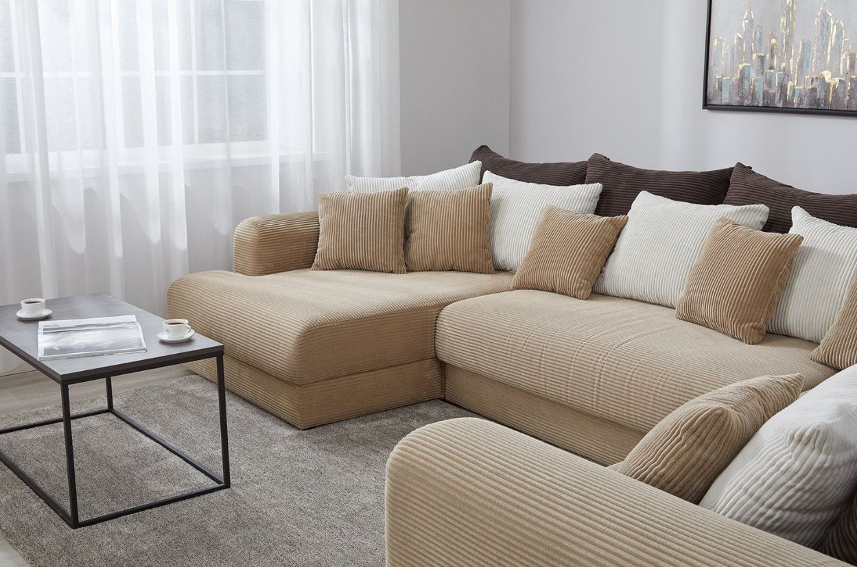 Вельветовый П-образный диван бежевого цвета