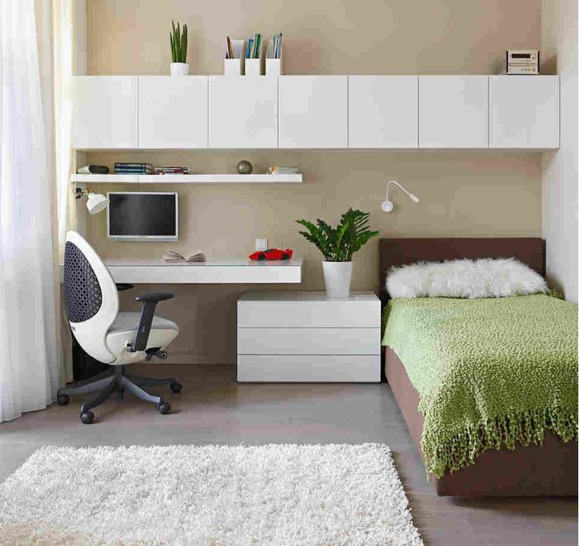 Красивая мебель для кабинета в спальне