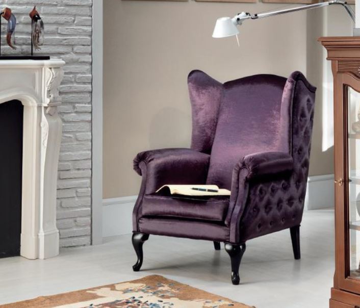 Кресло «с ушами» в роскошной пурпурной обивке