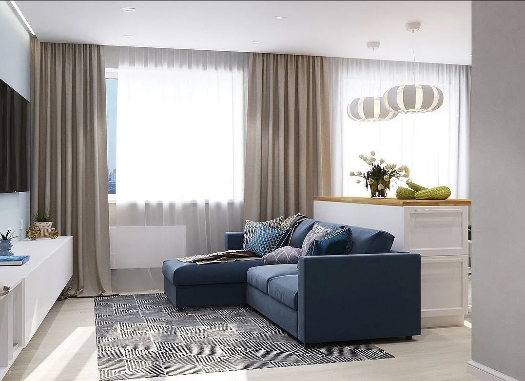 Синий диван эффектно оттеняет обстановку бежево-серого цвета