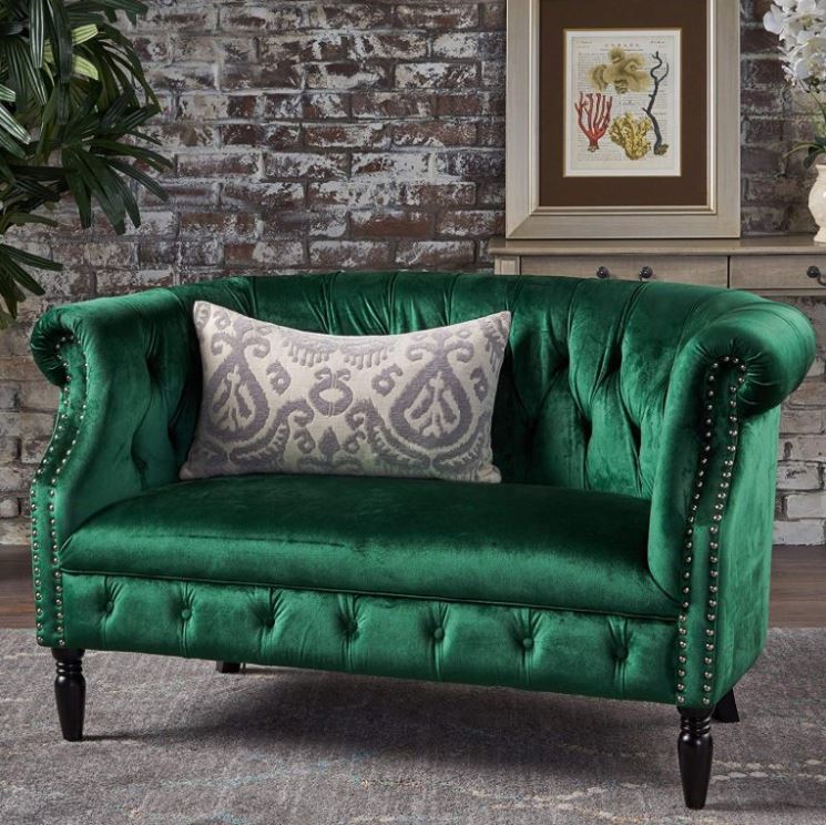 Изумрудный диван в викторианском стиле