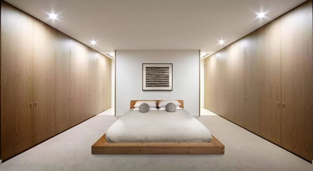 Кровать футон - отличный выбор для спальни в стиле минимализм