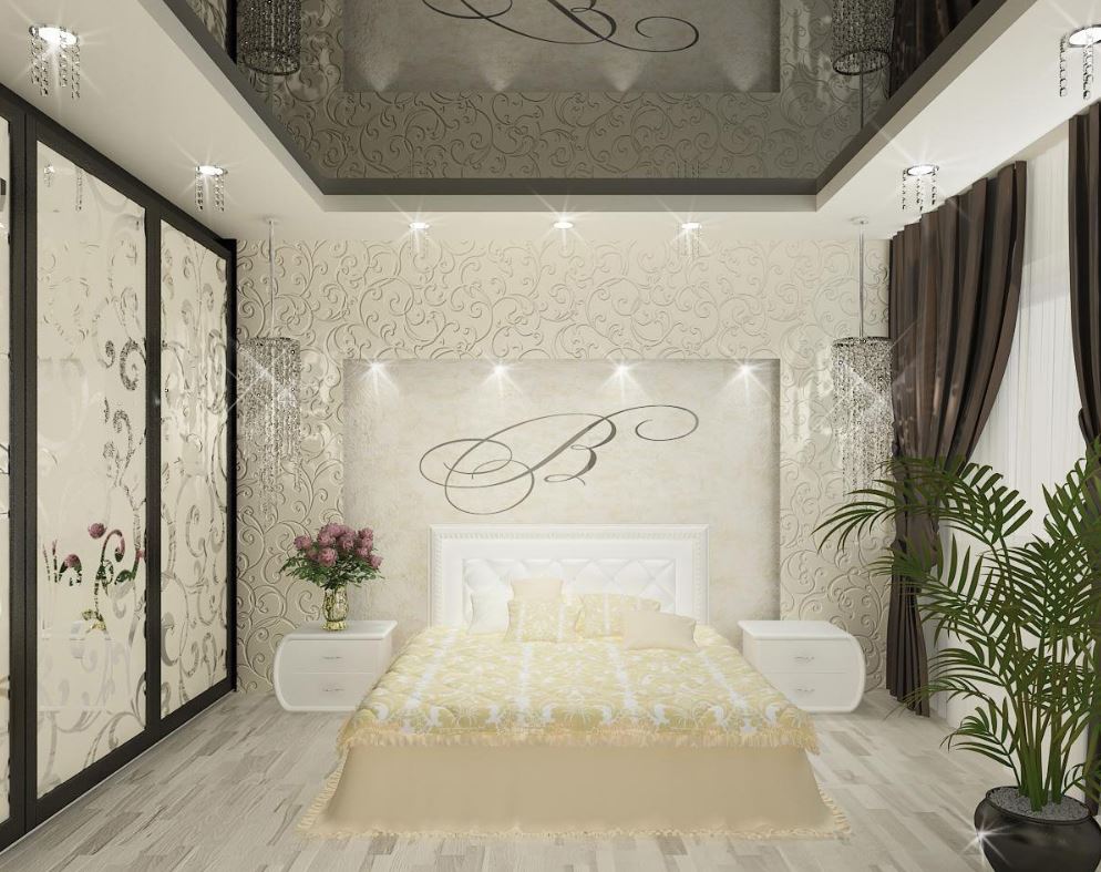Причудливый зеркальный потолок в роскошной спальне