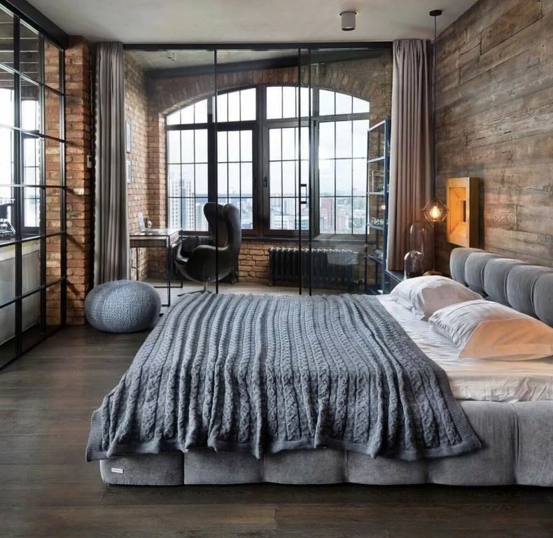 Спальня с кабинетом отделанная кирпичом и деревянной доской