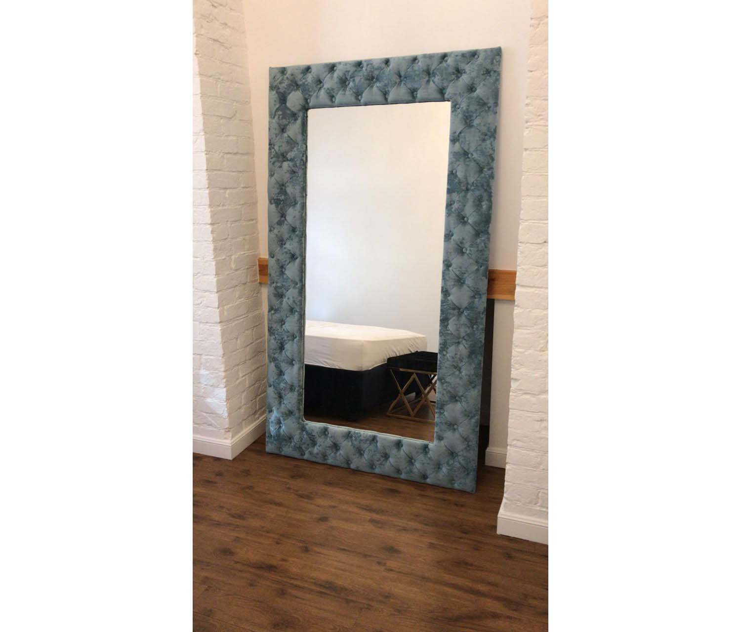 Мягкое зеркало Lorenzo купить в Москве, цена, фото, описание